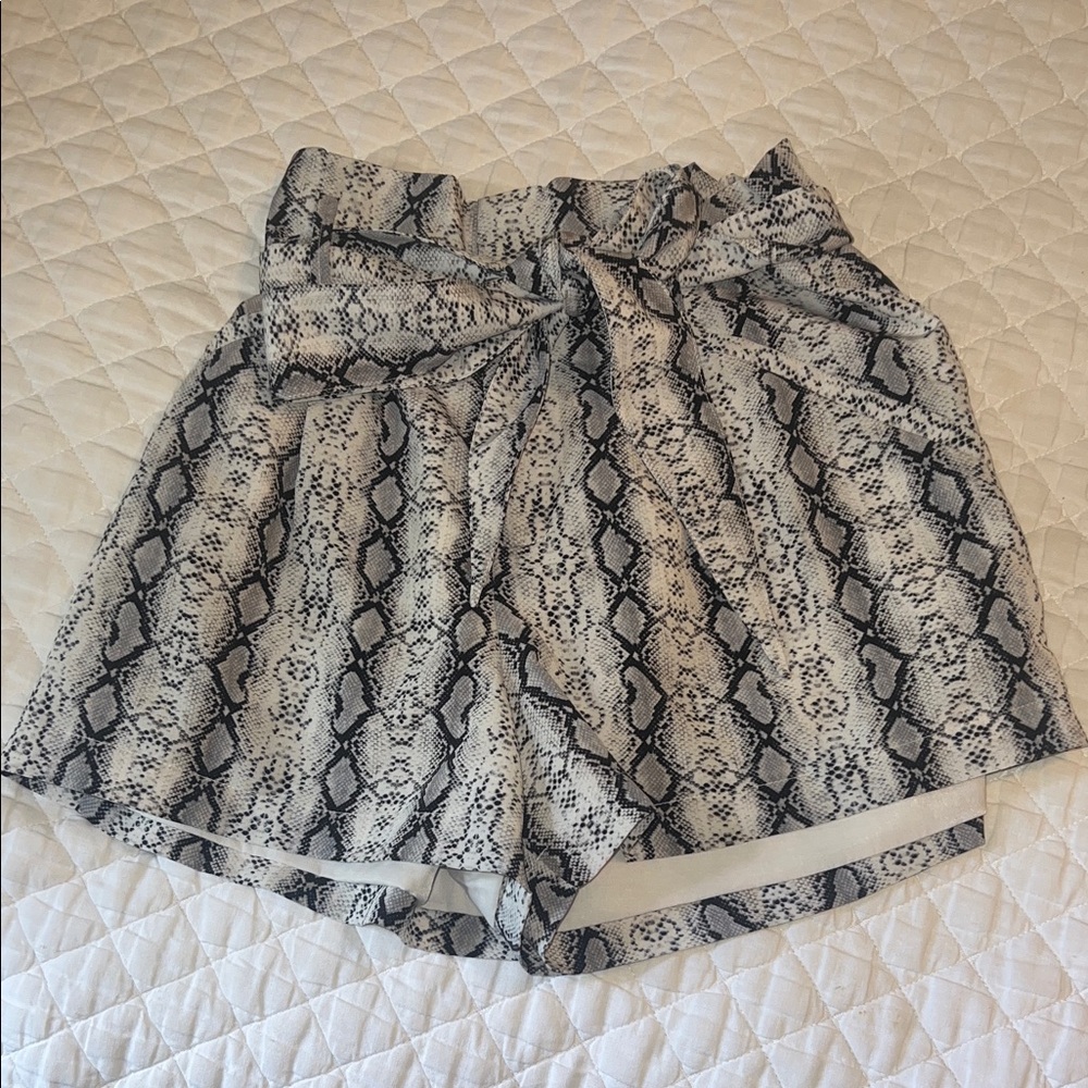 Sen Stylish Snake Print Women Shorts